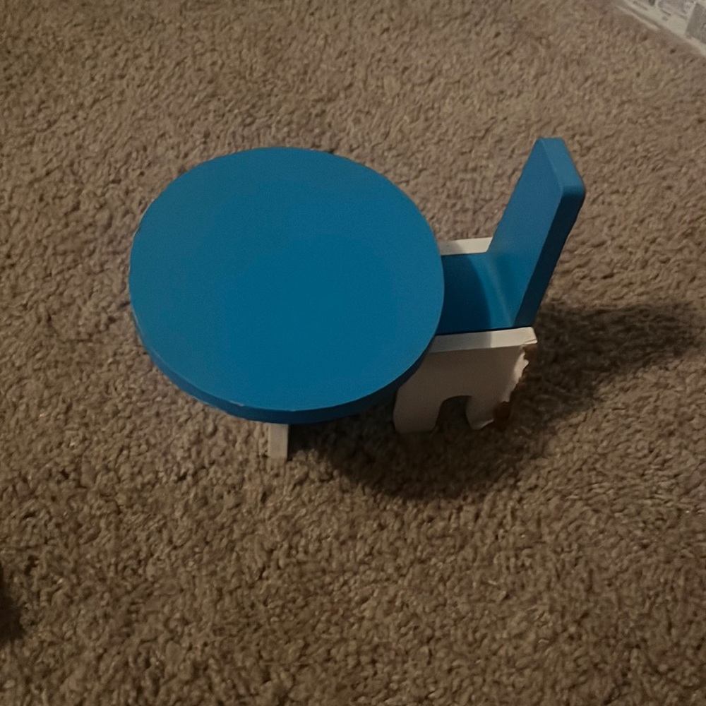 Barbie seat and table